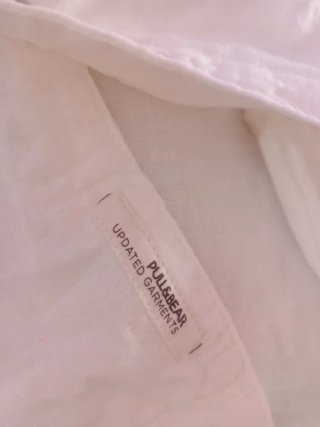Camisa Pull&Bear blanca manga corta Talla M. Lino