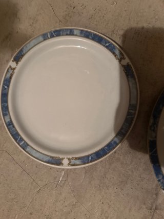 Platos de cerámica azul y blanco