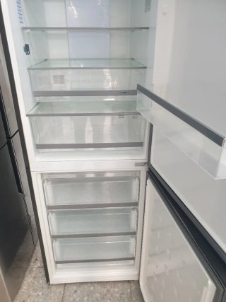 Nevera Haier plateada 1.88m x 60cm