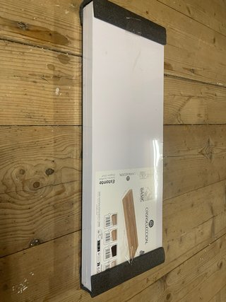 Estante blanco nuevo