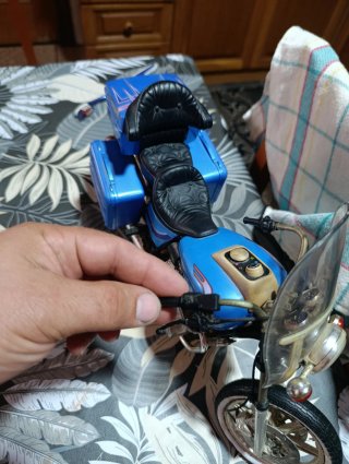 Moto Guiloy 1:6 Blue American Custom (Super Bike)