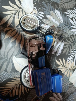 Moto Guiloy 1:6 Blue American Custom (Super Bike)