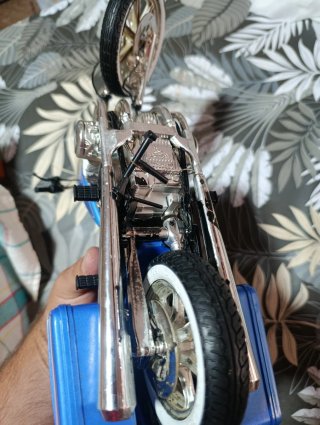 Moto Guiloy 1:6 Blue American Custom (Super Bike)