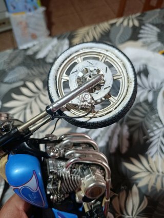 Moto Guiloy 1:6 Blue American Custom (Super Bike)