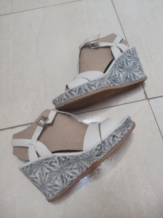 Sandalias Clarks cuña estampadas
