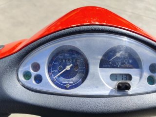 Piaggio Fly 125 Scooter Roja