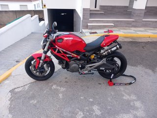 Ducati Monster 696 - Negro/Rojo