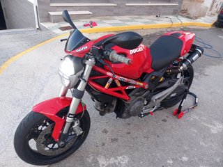 Ducati Monster 696 - Negro/Rojo