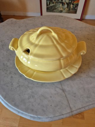 Sopera cerámica amarilla con plato