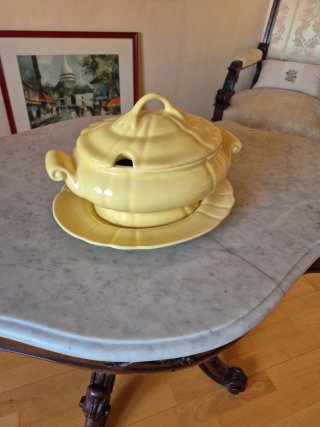 Sopera cerámica amarilla con plato