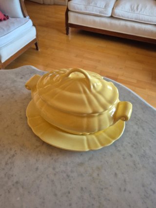 Sopera cerámica amarilla con plato