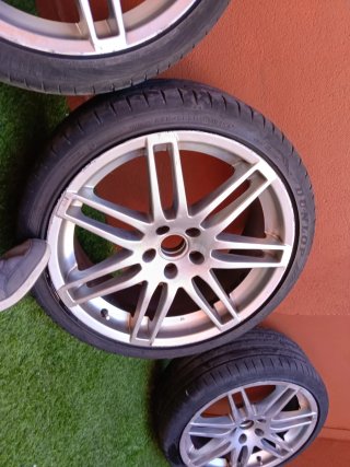Se venden 4 llantas Audi A3 19 pulgadas 235/35/19