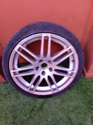 Se venden 4 llantas Audi A3 19 pulgadas 235/35/19