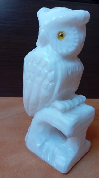 Búho de Alabastro Blanco con ojos Amarillos Dorado