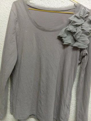 Camiseta Gris Algodón con Flor