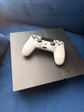Consola PS4 (PlayStation 4) Negra + Mando Blanco.