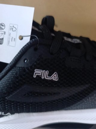 Zapatillas Fila Talla 38 Negras y Blancas