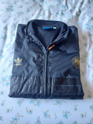 Chubasquero Adidas Caballero Negro y Dorado