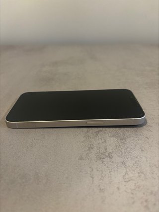 iPhone 14 128GB Blanco + 8 Fundas