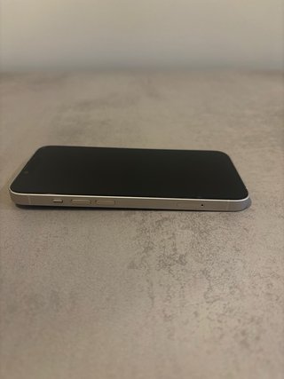 iPhone 14 128GB Blanco + 8 Fundas