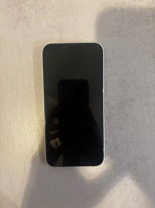 iPhone 14 128GB Blanco + 8 Fundas