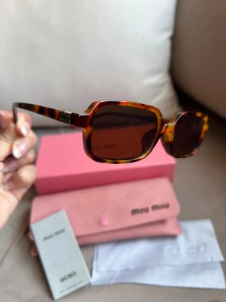 Occhiali da sole stile Miu Miu Carey quadrati