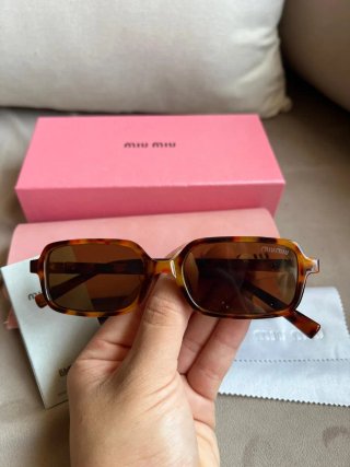 Occhiali da sole stile Miu Miu Carey quadrati