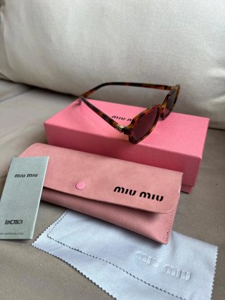 Occhiali da sole stile Miu Miu Carey quadrati