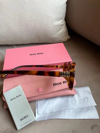 Occhiali da sole stile Miu Miu Carey quadrati