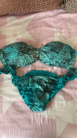 5 bikinis