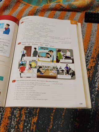 Essential Grammar in Use with Answers and Inter...