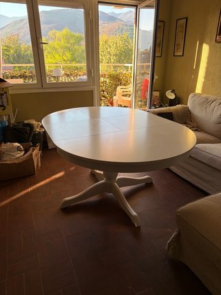 Mesa redonda de comedor blanca