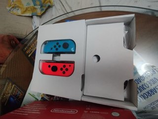 Consola Nintendo Switch Caja y Accesorios