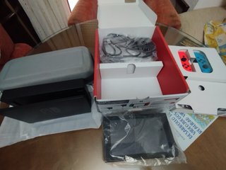 Consola Nintendo Switch Caja y Accesorios