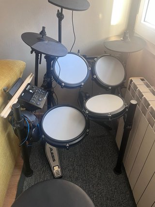 Batería Electrónica Alesis Nitro Max