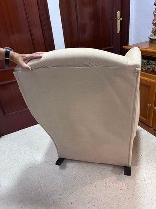 Sillón mecedora beige tela