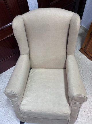 Sillón mecedora beige tela