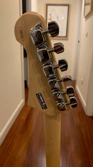 Guitarra Eléctrica Yamaha +Amplificador y soporte
