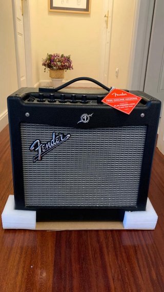 Guitarra Eléctrica Yamaha +Amplificador y soporte