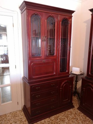 Mueble bar vitrina clásico con cajones