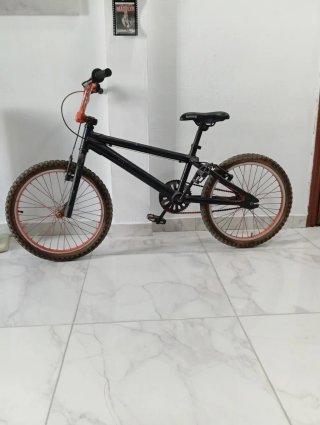Bicicleta BMX Negra