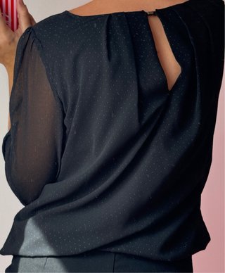 Blusa negra fluida plumeti manga 3/4