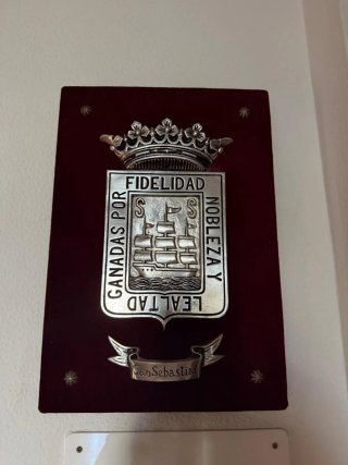 Escudo San Sebastián con Corona
