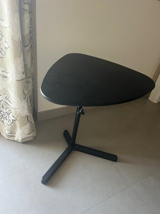 Mesa auxiliar regulable altura negra