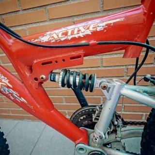 Bicicleta de montaña roja