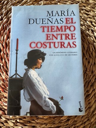 El tiempo entre costuras + Las hijas del capitán