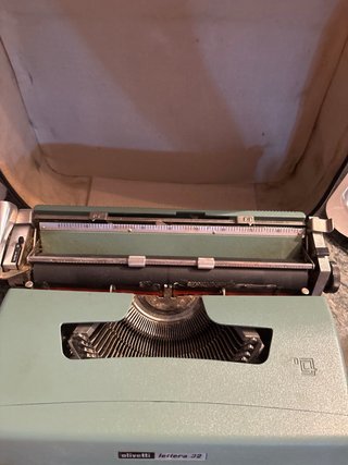 Máquina de escribir Olivetti Lettera 32
