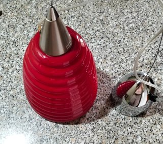 Lampadario rosso in vetro