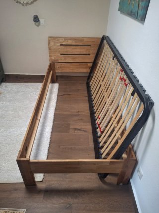 Cama de madera con somier