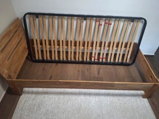 Cama de madera con somier